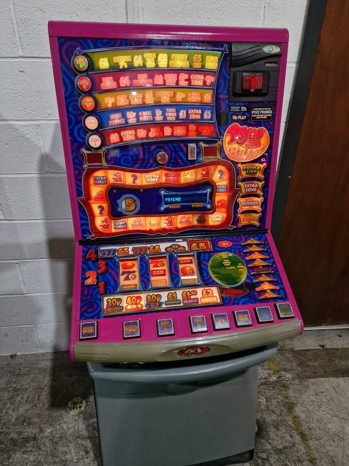 Cash Fruits: vídeo slot do criador de jogos Merkur [revisão]


<p>Cash money Fruits é um jogo de azar um tanto desatualizado que você encontrará na maioria dos cassinos de bandidos de um braço só. Desenvolvido pelo conhecido operador de estabelecimento de jogos de azar alemão, Merkur Pc gaming. Qualquer pessoa que goste de caça-níqueis de frutas certamente valorizará Cash Fruits. Entretanto, muitas sequelas foram feitas, como Cash Fruits Deluxe, Cash Fruits Wild e Money Fruits Plus.</p>
<h2>O jogo fundamental Cash Money Frutas</h2>
<p>O vídeo caça-níqueis Cash Money Fruits pode ser dividido em dois videogames. Por um lado, o jogo básico e, por outro, o jogo de acompanhamento. Você pode jogar o jogo fundamental imediatamente se tiver histórico de crédito. O jogo fundamental é jogar até um máximo de 20 centavos.</p>
<p>Se quiser jogar mais alto, você precisa utilizar o medidor do clube. Este medidor de clube pode ser carregado jogando o videogame 0/20. Este é um sistema de redução de custos para preencher o medidor do clube. Além do videogame 0/20, o medidor do clube é preenchido com todas as combinações vencedoras que você fizer.</p>
<p>Em outras palavras, você joga o videogame de acompanhamento com os fatores que você tem no medidor do clube, juntamente com outra parte do medidor da dívida. Se você pretende apostar 40 centavos, o aparelho certamente atrairá 20 centavos do medidor de crédito e os 20 centavos restantes do medidor do clube.</p>
<h1>
<h3>Jogo de acompanhamento Cash Fruits</h3>
<p>” title=”Cash Fruits: vídeo slot do criador de jogos Merkur [revisão]</p>
<p>Cash money Fruits é um jogo de azar um tanto desatualizado que você encontrará na maioria dos cassinos de bandidos de um braço só. Desenvolvido pelo conhecido operador de estabelecimento de jogos de azar alemão, Merkur Pc gaming. Qualquer pessoa que goste de caça-níqueis de frutas certamente valorizará Cash Fruits. Entretanto, muitas sequelas foram feitas, como Cash Fruits Deluxe, Cash Fruits Wild e Money Fruits Plus.</p>
<h2>O jogo fundamental Cash Money Frutas</h2>
<p>O vídeo caça-níqueis Cash Money Fruits pode ser dividido em dois videogames. Por um lado, o jogo básico e, por outro, o jogo de acompanhamento. Você pode jogar o jogo fundamental imediatamente se tiver histórico de crédito. O jogo fundamental é jogar até um máximo de 20 centavos.</p>
<p>Se quiser jogar mais alto, você precisa utilizar o medidor do clube. Este medidor de clube pode ser carregado jogando o videogame 0/20. Este é um sistema de redução de custos para preencher o medidor do clube. Além do videogame 0/20, o medidor do clube é preenchido com todas as combinações vencedoras que você fizer.</p>
<p>Em outras palavras, você joga o videogame de acompanhamento com os fatores que você tem no medidor do clube, juntamente com outra parte do medidor da dívida. Se você pretende apostar 40 centavos, o aparelho certamente atrairá 20 centavos do medidor de crédito e os 20 centavos restantes do medidor do clube.</p>
<h1>
<h3>Jogo de acompanhamento Cash Fruits</h3>
<p>“></a></p>
<p>A porta de vídeo Money Fruits não é tão popular na maioria das galerias, ao contrário da porta Tropical Heat. Você pode ver isso clicando nos 5 primeiros na seleção de alimentos. Provavelmente, isso está relacionado ao fato de que esta porta tem pouco uso.</p>
<p>É um porto comum para o mercado holandês; um porto com frutas e poucas linhas de pagamento. Você joga esta porta em 5 linhas de pagamento que não pode alterar. Os símbolos das frutas representam um valor na estratégia vencedora. Destaca-se que o símbolo da cereja geralmente gera menos receita. Os sinais com os ganhos correspondentes continuam em cada jogo.</p>
<p>Neste jogo vemos a luz do sol no topo. Eles produzem um dos que mais produzem e também vimos isso na mudança tripla do videogame. Quando os rolos giram ouvimos as músicas comuns desses videogames. É um tanto desinteressante e definitivamente há alguma receita a ser obtida lá, se você nos perguntar. O único ruído impressionante são os sinais de dispersão caindo.</p>
<h2>Recursos de recompensa em Cash Fruits</h2>
<p>Cash Fruits tem dois recursos, um dos quais é o scatter. O sinal de dispersão é um atributo habitual e repetido em muitos slots de vídeo. Cash Fruits também o possui e nesta situação é a estrela que pode desempenhar a função de scatter.</p>
<p>Não importa onde o ícone de dispersão está na tela. Contanto que haja pelo menos três. Ao contrário de vários outros prêmios, este ícone não precisa estar em uma linha de pagamento.</p>
<h3>Jogos a dinheiro</h3>
<p>Os chamados Cash Gamings são o prêmio principal. Pelo menos para muitos dos slots Cash Fruits.por ligação <a href=
